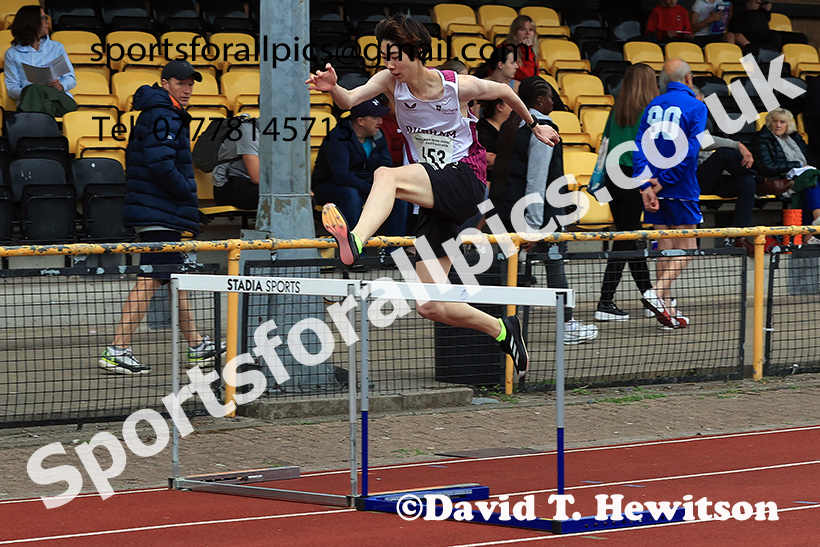 The hurdles, 2025 NEGP No 3, Monkton. Photo: David T. Hewitson/Sports for All Pics